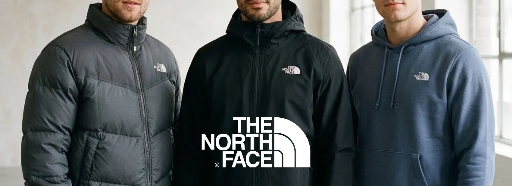 Tre uomini in abbigliamento outdoor di The North Face, con giacche diverse in un ambiente luminoso.